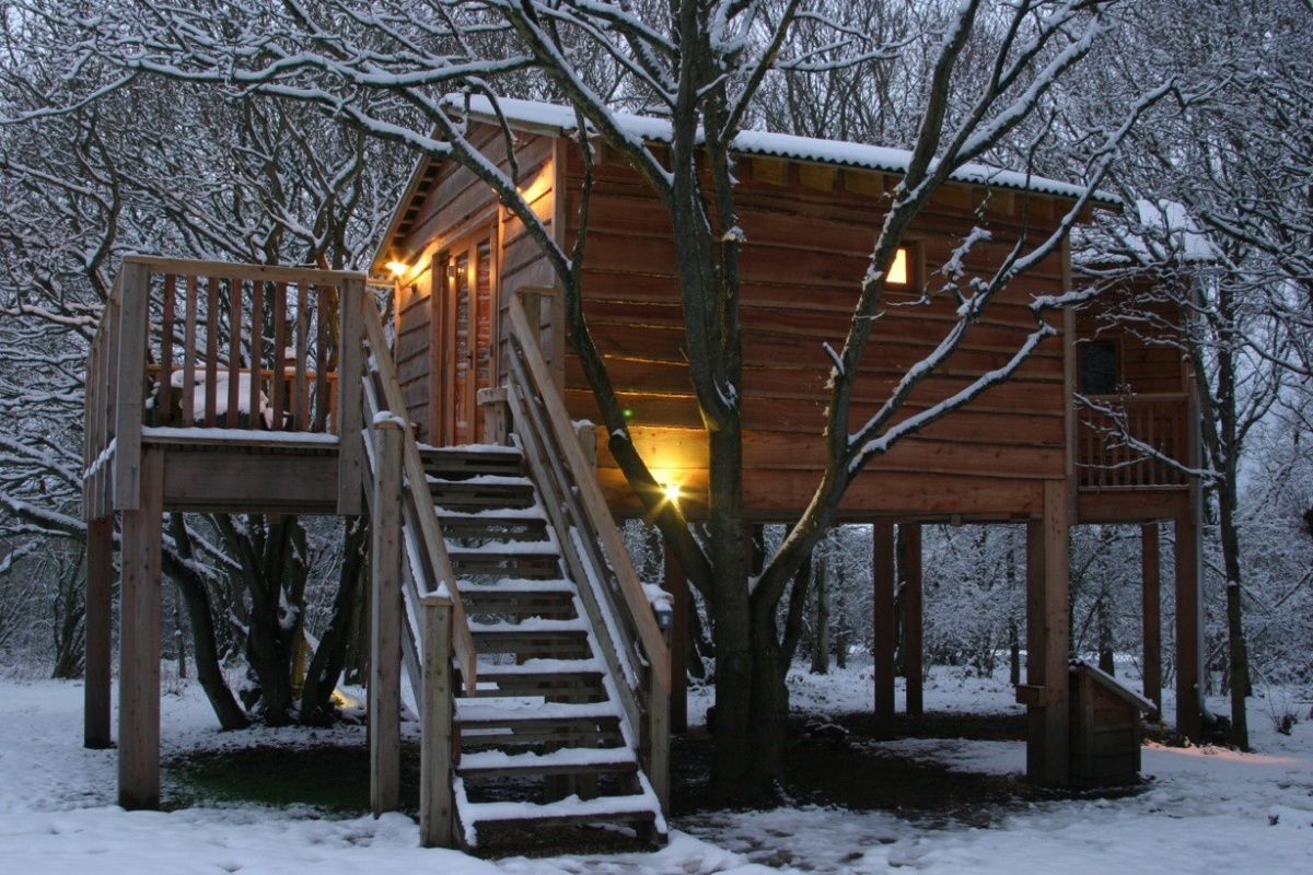 Christmas-Into-the-Woods-treehouse.jpg